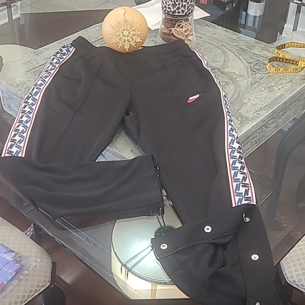NIKE MENS RETRO STYLE TAPED Medium trackpants like new
